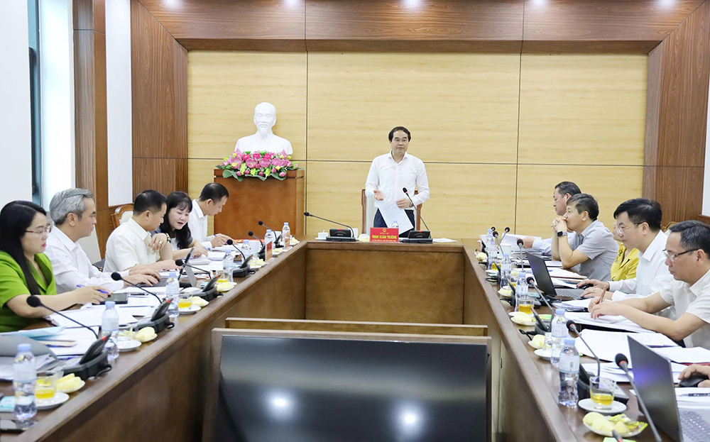 Đồng chí Trịnh Xuân Trường - Ủy viên Ban Chấp hành Trung ương Đảng, Bí thư Tỉnh ủy, Chủ tịch UBND tỉnh Lào Cai phát biểu kết luận Phiên họp.